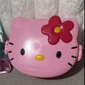 Hello Kitty Pink food dispenser 🌸